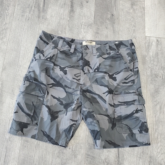 Wrangler Other - Wrangler Black Camo Shorts 44